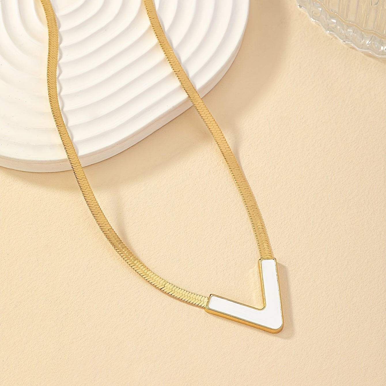 18K Gold Plated Personality V-Shaped Pendant Necklace Simple Style Jewelry Gift Women's Accessories
